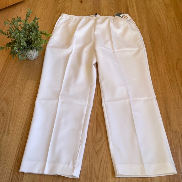Karen Scott Pants - 📦 SOLD - Women’s white pants. Size 3X. NWT.